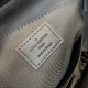 LV路易威登M599260頂級原單高仿新款運動風糅合休閒氣息，這款Avenue單肩包以Damier Infini皮革製作，是您在城中的尤其理想袋款。 小巧輕盈，袋形貼合身體曲線，是現代活躍男士的理想小型手袋。