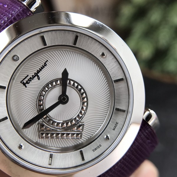 Ferragamo菲拉格慕頂級原單六針計時石英男錶42mm錶徑，防水30米。 防眩目藍寶石鏡面非常大方的一個款式如假可退！ 百分百保真一手價