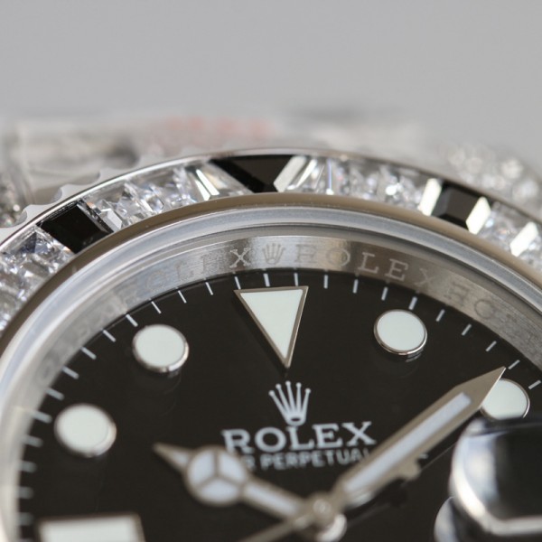 Rolex勞力士頂級原單高仿男士腕表SUB潜航者後鑲鑽定制版！ 是奢華閃耀與永不退色的融合，更是經典潮流的不二之選！