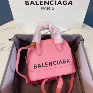 Balenciaga巴黎世家顛覆潮流的大字母貝殼包～年度時尚界的頂端，街頭風絕版的個性魅力款