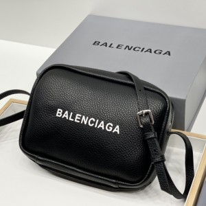 Balenciaga巴黎世家頂級原單折疊盒相機包超實用