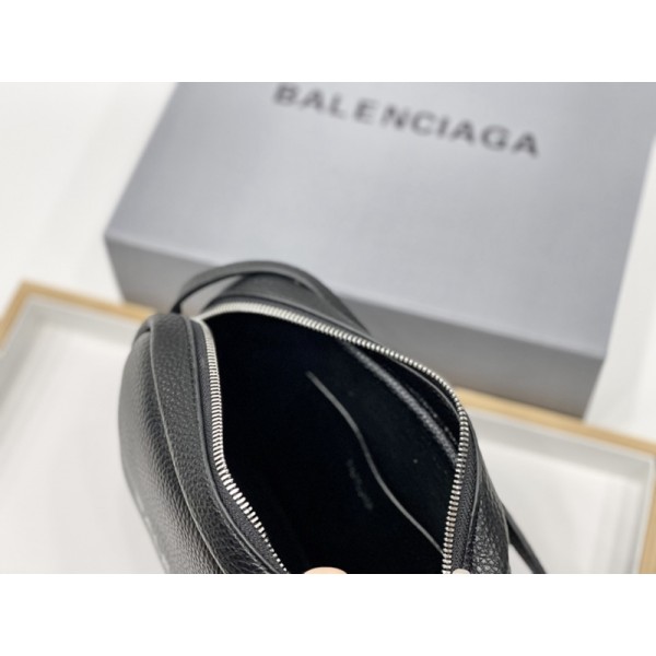 Balenciaga巴黎世家頂級原單折疊盒相機包超實用