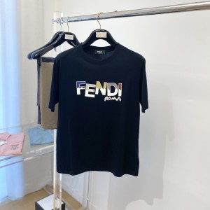 高仿精品FENDI芬迪2024新品短袖T恤帥氣時尚胸前頂級印膠裝潢字母logo簡約百搭款