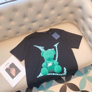 LV路易威登2022春夏最新款經典棋盤格元素logo+数位直噴綠熊印花集合綠的的流行色後背定制皮標男女同款短袖t恤