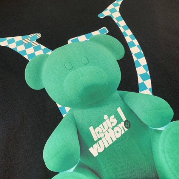LV路易威登2022春夏最新款經典棋盤格元素logo+数位直噴綠熊印花集合綠的的流行色後背定制皮標男女同款短袖t恤