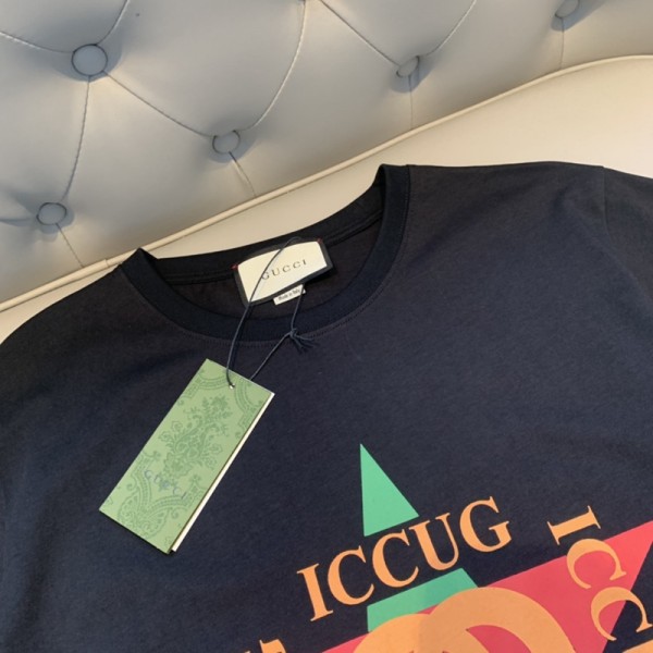 Gucci古馳頂級原單2022春夏最新款数位噴印五角星方塊logo男女同款短袖t恤女同款短袖t恤