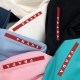 Prada普拉達頂級原單款PD紅標五色T Linea Rossa系列春夏新款T恤，頗具運動著裝風範和充滿現代感的極簡主義設計格調。 使用了50支雙紗的特供進口面料，面感柔軟，底料帶絲感冰涼絲滑，衣身飾以熱封飾帶和別致的Prada Linea Rossa乳膠徽標徽章，品牌格調一覽無餘
