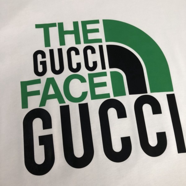 Gucci古馳頂級原單高仿GUCCI古馳The North Face ® 北面聯名款，22FW春夏新品，時尚潮流T恤短袖，專櫃同步有售，頂級印膠工藝字母圖案logo，檔次極高，舒適透氣，上身帥氣