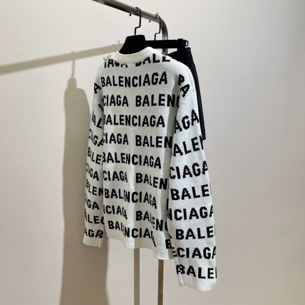 Balenciaga巴黎世家原單高仿23ss秋冬新款V領滿印logo雙面提花字母針織開衫男女同款採用98%羊毛+2%錦綸面料材質觸感和質感都是超棒