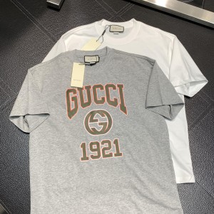 高仿精品Gucci古馳白色春夏短袖T恤胸前logo圖案設計男女和款