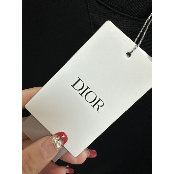 Dior迪奧高仿精品2024春夏新款男女同短袖T恤黑白兩色