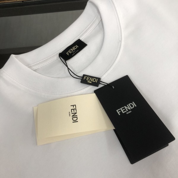 高仿奢侈品FENDI芬迪白色24ss專櫃同款圓領短袖T恤愛心印花字母設計