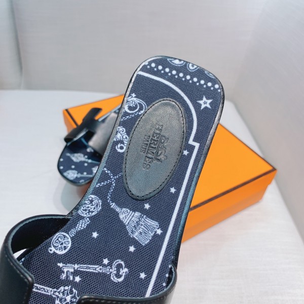 Hermes愛馬仕女士鞋版型做工資料陞級市場最高版本純手工鞋頂級產品愛馬仕拖鞋——————————2020早春新款原版一樣，師傅級純手工打造高端定制，獨家產品，行業最高版本採用：鞋面：義大利進口牛皮+原版訂制級澳大利亞羊皮墊腳+真皮大底