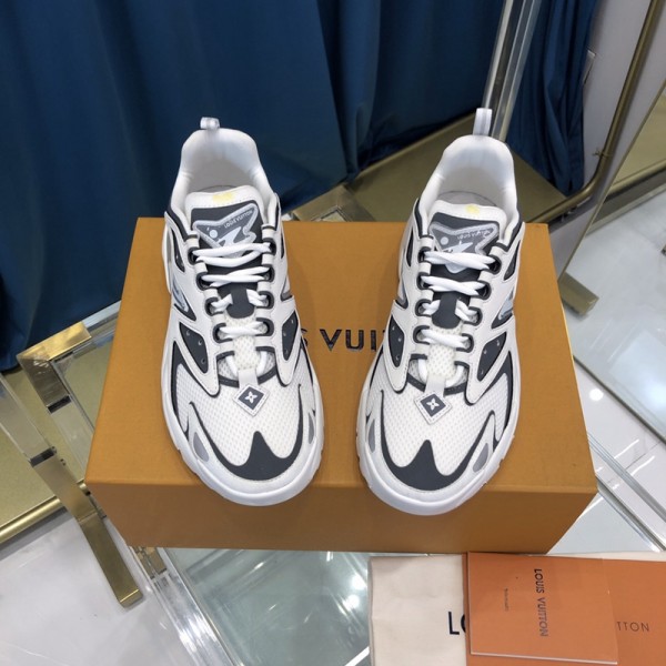 LV路易威登高仿奢侈品22SS春夏秀場推出LV Runner Tatic運動鞋
