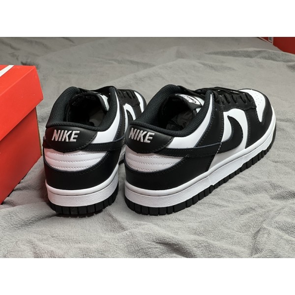 頂級原單Nike耐克DH4401-100黑白腰果花男女鞋Logo標誌橡膠華夫格橡膠外底上的側面和鞋墊上壓印著Sarai的聯名標誌，彰顯聯名身份塑造具有開創性的Sacai前衛造型，讓你擁有舒適與潮流並行的百搭款