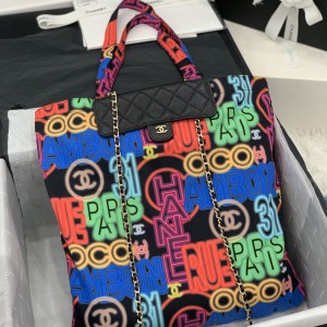 CHANEL香奈兒女士購物袋手提鏈條包塗鴉圖案採用了印花面料女單肩包斜挎包手提包2306