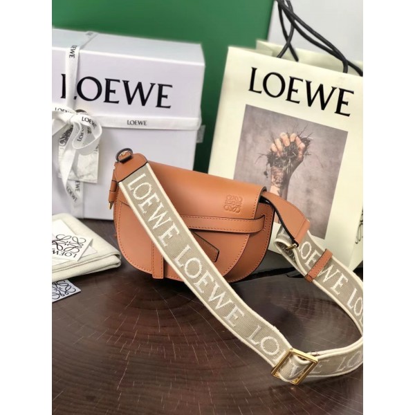 Loewe羅意威高仿精品MINI gate dual馬鞍手袋包身採用非常柔韌光滑小牛皮內裡麂皮內寘兩個卡槽