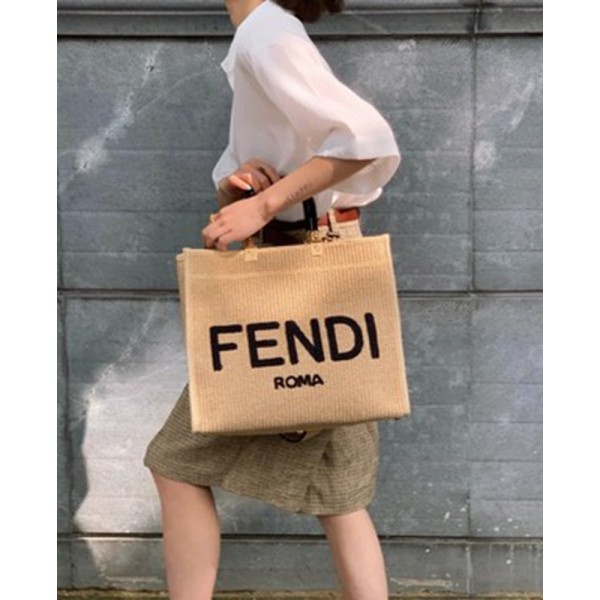 FENDI芬迪女士包包Sunshine草編手提袋採用拉菲草手工編織成的托特包，充滿了度假的氣息，大容量讓人感覺能裝下整個夏日，大尺寸+時髦的外觀完全是集美們旅遊的首選