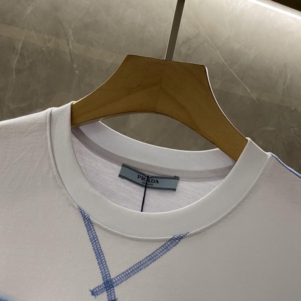Prada普拉達頂級高仿原單2023SS*P家專櫃同步發售新款短袖T恤，進口定制面料舒適透氣柔軟細膩