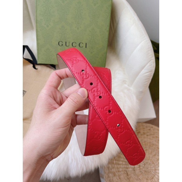 Gucci古馳GUCCI專櫃同款女士系列，採用熱壓印Gucci Signature皮革，觸感厚實，印花圖案清晰分明。雙面真皮腰帶，裝潢GG帶扣。經典設計深受廣大喜愛，得以重新詮釋。實物拍攝，寬度約：34mm