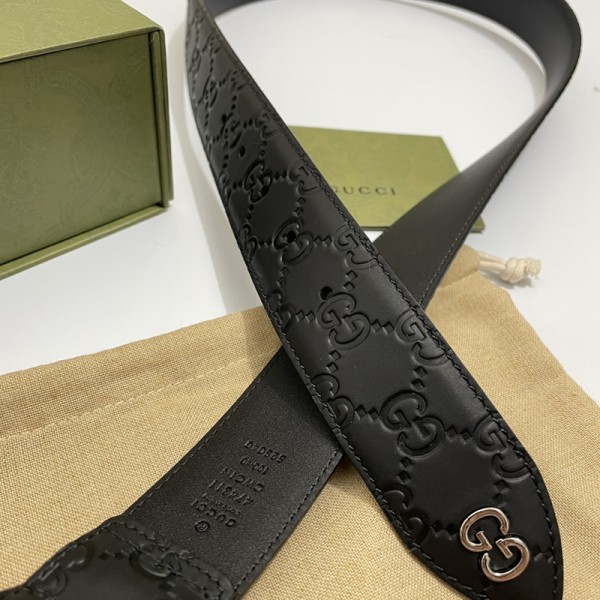 Gucci古馳——專櫃款壓花針扣對版logo編號474311 CWC1N，尾部內鑲雙G五金，寬度4.0cm簡約百搭方型針扣