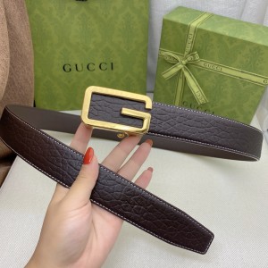 Gucci古馳——4.0cm男/女款腰帶採用標誌性的古銅色GG搭扣設計，搭配上乘皮料精製而成