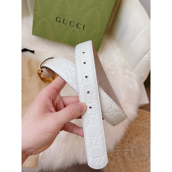 Gucci古馳GUCCI專櫃同款女士系列，採用熱壓印Gucci Signature皮革，觸感厚實，印花圖案清晰分明。雙面真皮腰帶，裝潢GG帶扣。經典設計深受廣大喜愛，得以重新詮釋。實物拍攝，寬度約：34mm