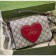 Gucci古馳頂級原單女士包包經典老花的基礎加上一顆大大的愛心顯得年輕俏皮，整個包身3D立體感十足袋手提包單肩包斜挎包637048