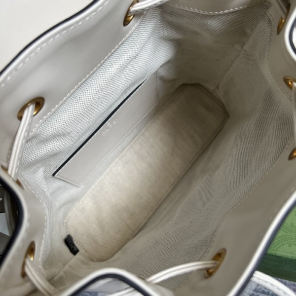 古馳-gucci頂級原單高仿原廠皮竹節迷你背包古馳《Aria-時尚咏歎調》系列運用現代手法煥新演繹經典元素。 竹節是古馳的經典元素之一，自上世紀40年代以來出現於品牌的各個系列之中。 歷經八十多年的發展演變，這一經典元素糅合棕色皮革，煥新呈現在這款迷你背包上。 手袋還配有兩根可互換的肩帶——光面皮革材質展現優雅大方的經典氣質，條紋織帶肩帶則彰顯强烈的品牌內涵。型號：702101