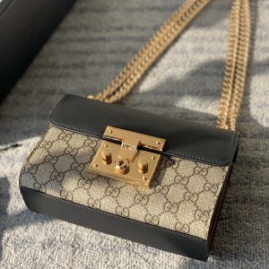 Gucci 古驰  女士包包 Gucci Padlock系列小包 小锁扣的设计让人一眼有高级感 搭配链条设计风格409487 