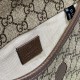 Gucci古馳女士包包斜挎胸包背面設計為雙排五金雙G的設計感極强採用高級PVC配原廠皮489617