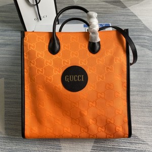 Gucci古馳女士包包Gucci OFF THE GRID托特包首個永續系列Gucci Off The Grid  是環保的可再生尼龍材質和時尚結合簡潔的設計感覺好大氣主要是搭配衣服比較百搭！一個包我能整出不同風格來630355