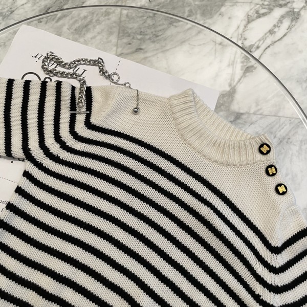 小眾品牌EENK推薦羊毛毛衣經典的黑白條紋，永遠是神仙毛衣面料厚實不顯胖，性價比超高的人氣單品