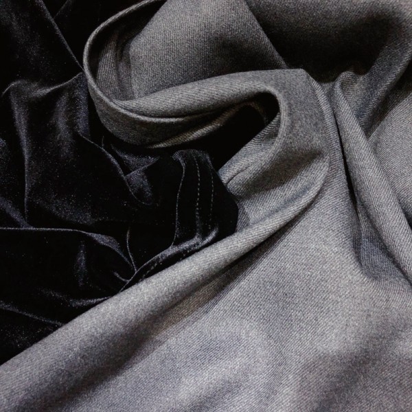 Chanel香奈兒2021年秋冬新款，百搭絲絨一字領彈力打底衫，肩比特金屬扣不會顯的單調，單穿也顯時尚面料：絲絨 ➕ 棉混紡