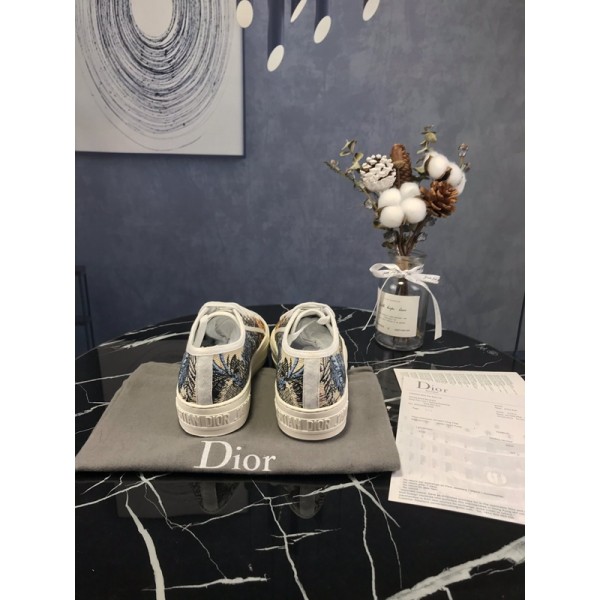 Dior迪奧早春新款———刺繡系列女士板鞋，最新爆款原版開模，頂級版本，原版刺繡圖案。 羊皮內裡牛皮墊腳大底官網五角星