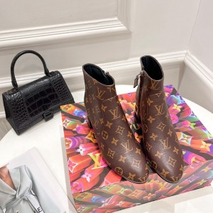 Louis Vuitton LV路易威登秋冬新品專櫃主打最新款驢牌女士短靴復古又時髦上脚美炸了！官網主推款