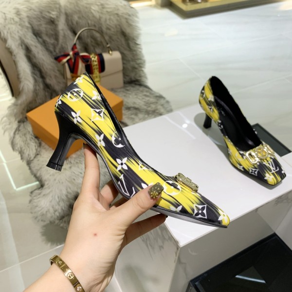 Louis Vuitton路易威登女士高跟鞋LV單鞋系列經典扣搭配上脚超美
