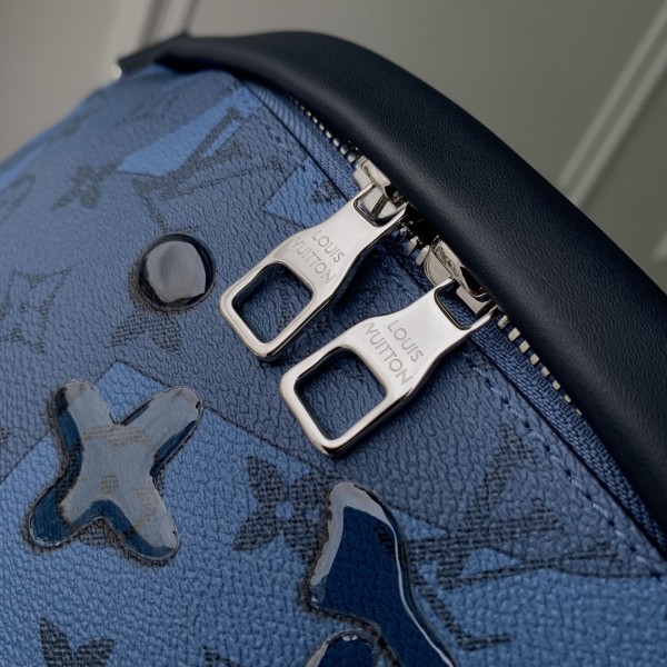 LV路易威登高仿包包M22576水晶深藍胸包腰包系列DISCOVERY腰包