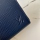 LV路易威登M60067水波紋藍色此款小巧的Zippy拉鍊零錢包由路易威登標誌性Epi皮革裁制而成，優雅迷人。 可容納小額零錢、信用卡與折疊紙幣牛皮牛皮內襯信用卡插槽大號隔層拉鍊開合
