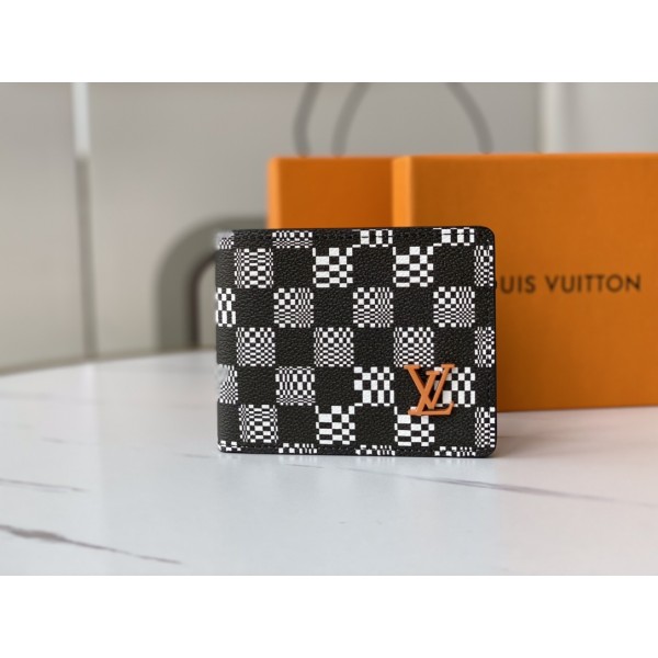 LV Multiple錢包，黑白棋盤格紋圖案取材自斯卡音樂風格世界，以前衛氣息重新演繹品牌經典的Damier帆布，內寘多個夾層，可放置信用卡、收據和紙幣。M80171 尺寸11.5 x 9 x 1.5cm