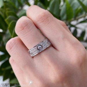 Cartier卡地亞頂級原單V金鍍咪金寬版帶主鑽滿天星CNC手鑲鑽戒指
