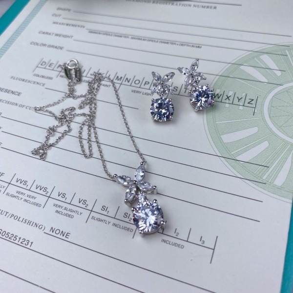 Tiffany&Co蒂芙尼頂級原單蒂芙尼馬眼項鍊珠寶採用最頂尖的進口5A鑽栩栩如生，精工的切割高端定制925純銀鑲嵌高碳鑽bling bling雍容的設計，奢華高貴，佩戴舒適大方漂亮