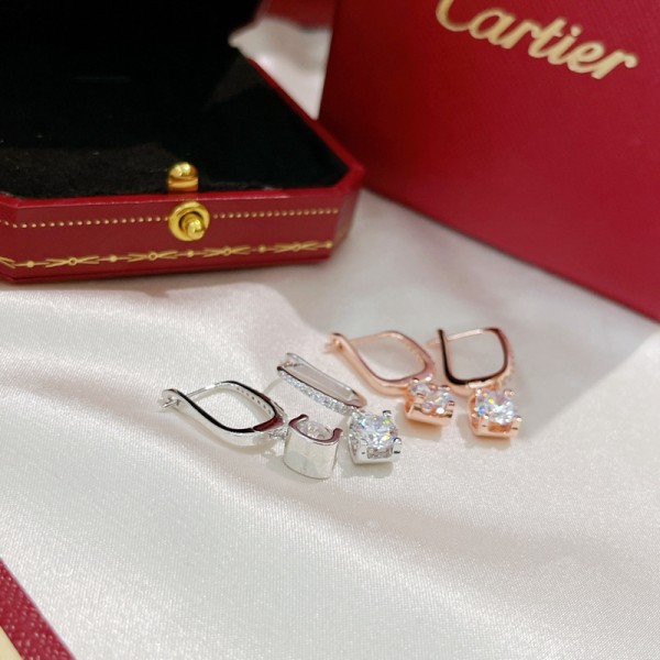 Cartier卡地亞原單品質一克拉牛角彎鉤耳環最時尚經典牛角系列高端定制頂級925純銀高碳鑽鍍金高碳鑽的震撼你們懂玫瑰金鉑金兩色耳環