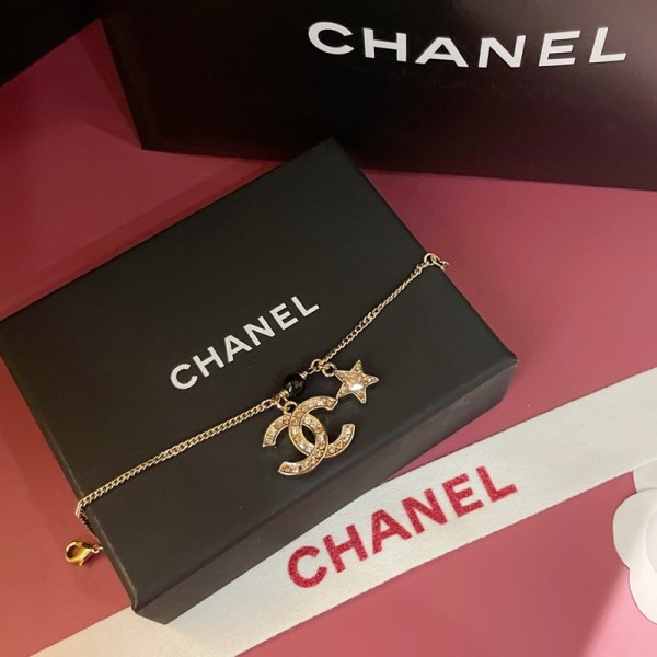 Chanel香奈兒2022年秋冬新品滿鑽五角星雙C手鏈經典百搭少女心爆棚超甜美的一款珍珠項鍊原版一致黃銅材質本年度超火爆的單耐看完美手鏈