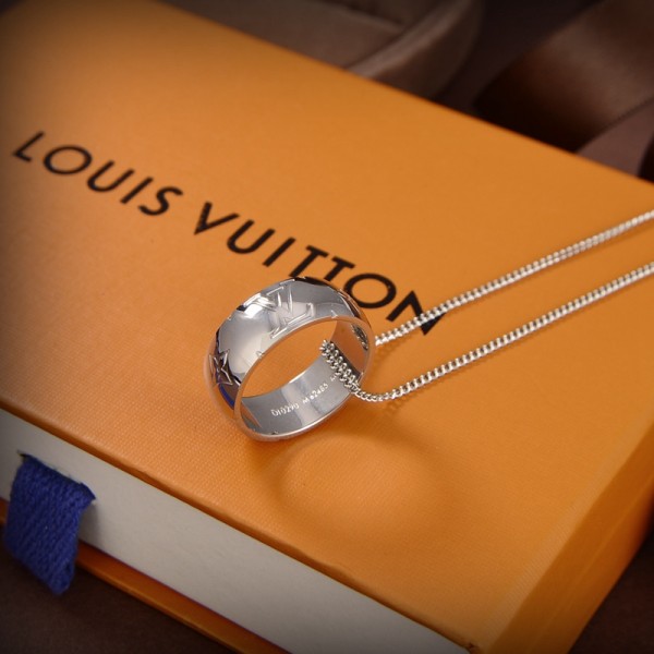 LV路易威登頂級原單高仿三合一項鍊高端定制原版厚金電鍍優雅知性大氣上檔次百搭款式簡直美的不能再美了