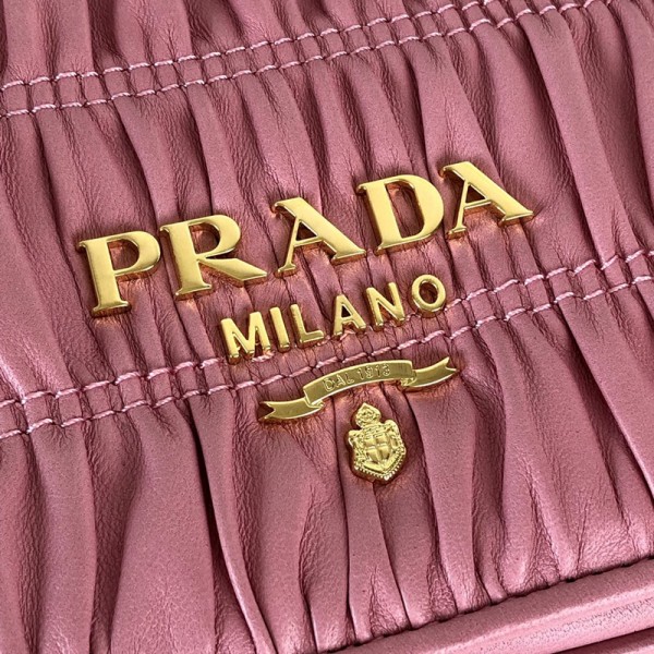 Prada普拉達最新款女士斜挎包單肩包羊皮褶皺經典款領先官網165代工廠通路手感柔軟品質百分百完美
