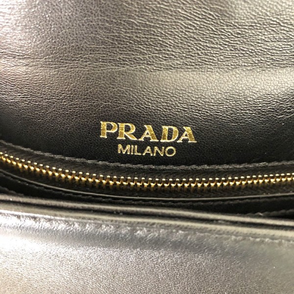 Prada普拉達最新款女士斜挎包單肩包羊皮褶皺經典款領先官網165代工廠通路手感柔軟品質百分百完美