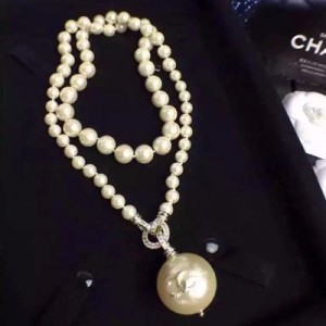 CH專櫃熱賣款珍珠項鍊，原版金色，一比一做工，原版色貝寶珍珠，有份量有質感！鏈長約72cm，珍珠直徑約3cm