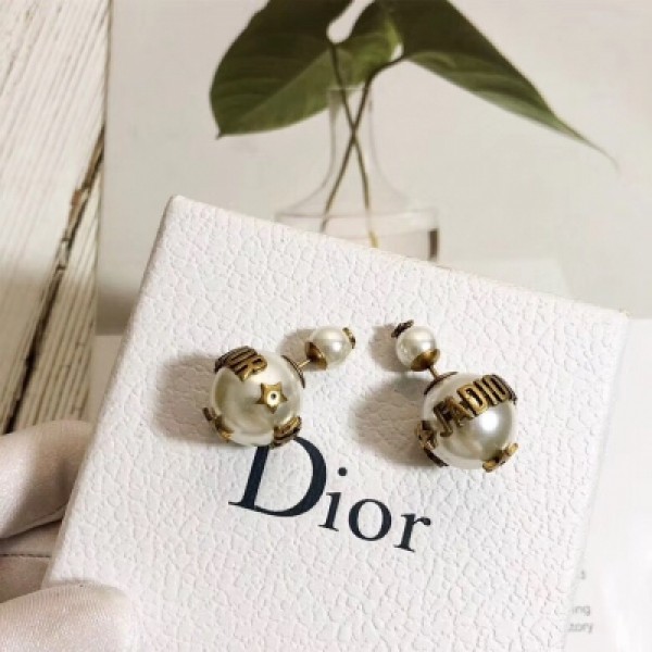 Dior迪奧耳釘春夏新品 正品黃銅底材搭配各種日常和約會造型，隨性又經典 美美小仙女推薦自留