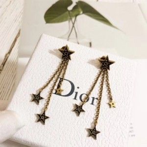 Dior迪奧耳釘正品春夏新品 正品黃銅底材搭配各種日常和約會造型，隨性又經典 美美小仙女推薦自留